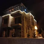 Hotel Fiesta Stone House *