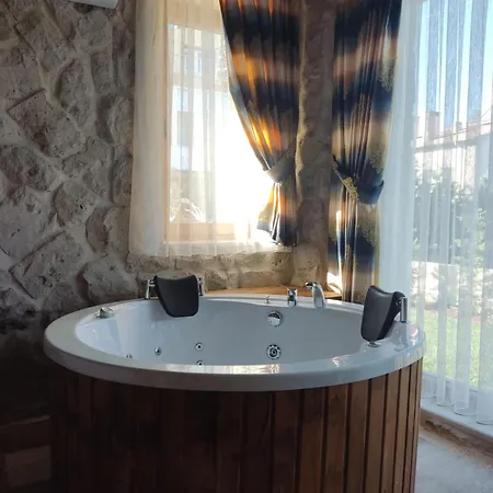 Fiesta Stone House * Невшехир