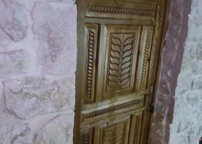 Fiesta Stone House Hotel *